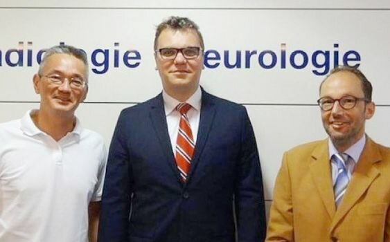 Prof. Dr. med. Hans-Ulrich Kerl (Mitte) mit Dr. Michael Hering (l.) und Dr. Marco Pohl.